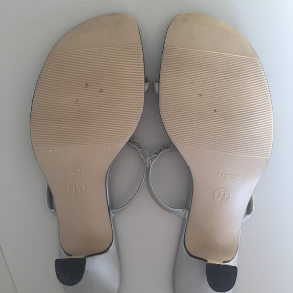 Vintage 90's Silver Satin Beaded T-strap Slides Heels sz 7.5 - Picture 5 of 13